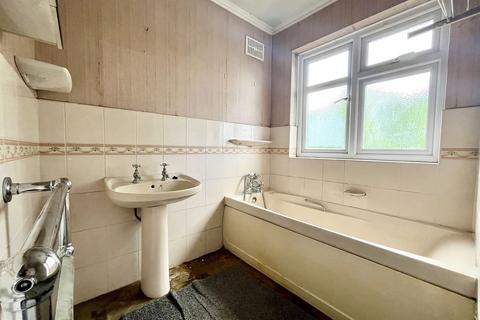 26 Elmcroft Drive, Chessington, KT9 1DU