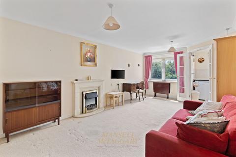 1 bedroom flat for sale, Massetts Road, Horley RH6