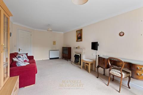 1 bedroom flat for sale, Massetts Road, Horley RH6