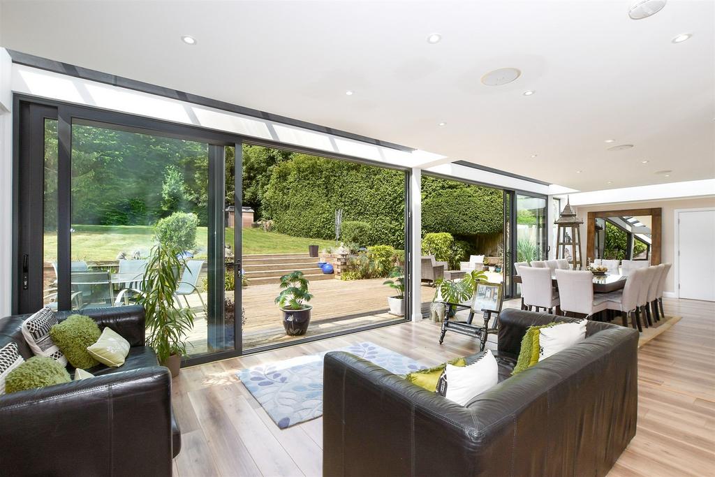 Kitchen/Dining Area