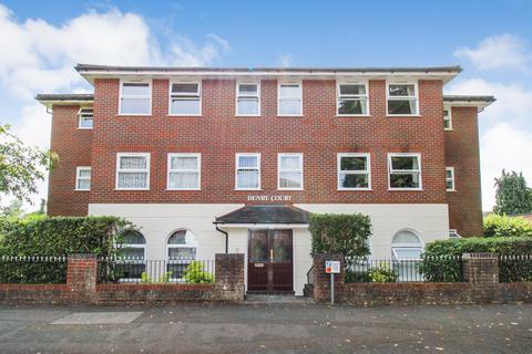 Guildford Road East,  Farnborough, GU14