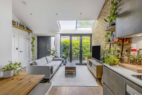 1 bedroom end of terrace house for sale, Ironworks Yard, London N4