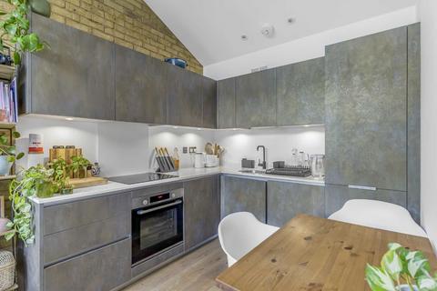 1 bedroom end of terrace house for sale, Ironworks Yard, London N4