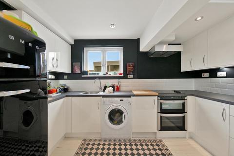 2 bedroom flat to rent, Marlborough Road, Islington