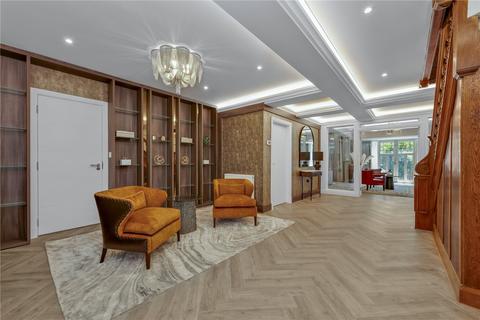 6 bedroom detached house to rent, Cavendish Road, St George's Hill, Weybridge, Surrey, KT13
