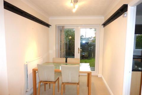 3 bedroom mews to rent, Ridgway Gardens, Lymm