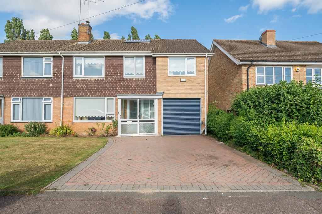 Banbury, Oxfordshire, OX16 4 bed semi-detached house - £375,000