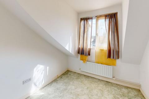 3 bedroom flat for sale, Broadview Road, London, SW16