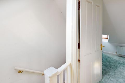3 bedroom flat for sale, Broadview Road, London, SW16