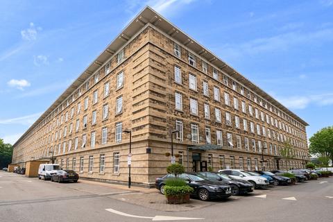 2 bedroom flat for sale, Bromyard House, Bromyard Avenue, London, W3