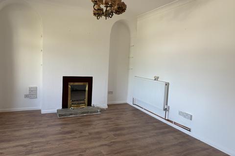 2 bedroom ground floor flat to rent, Shrublands Close, Chigwell IG7