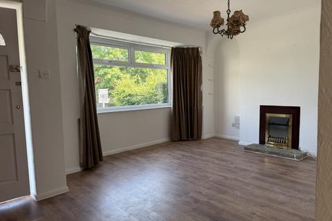 2 bedroom ground floor flat to rent, Shrublands Close, Chigwell IG7