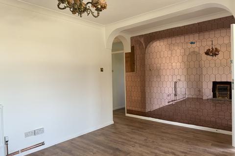 2 bedroom ground floor flat to rent, Shrublands Close, Chigwell IG7