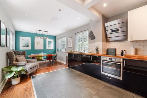 undefined, Portsmouth Road, Thames Ditton KT7