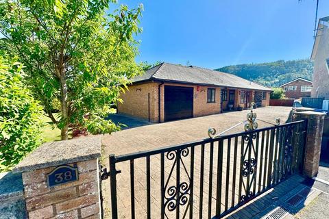 3 bedroom detached bungalow for sale, Maes Melwr, Llanrwst