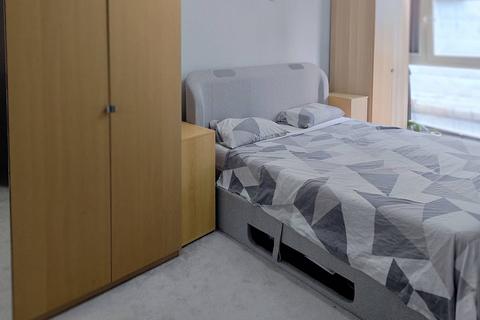 2 bedroom flat for sale, The Oxygen, Royal Docks, London, E16