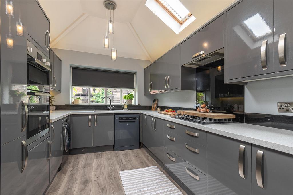 12 - 23 Barugh Lane S75 1 LH.jpg