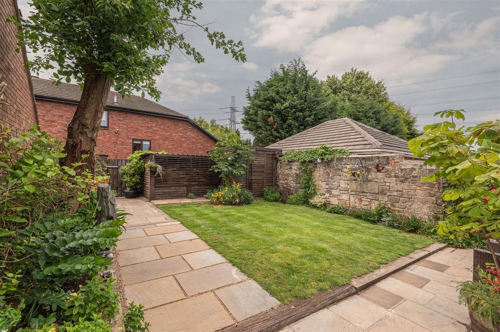 23 - 23 Barugh Lane S75 1 LH.jpg