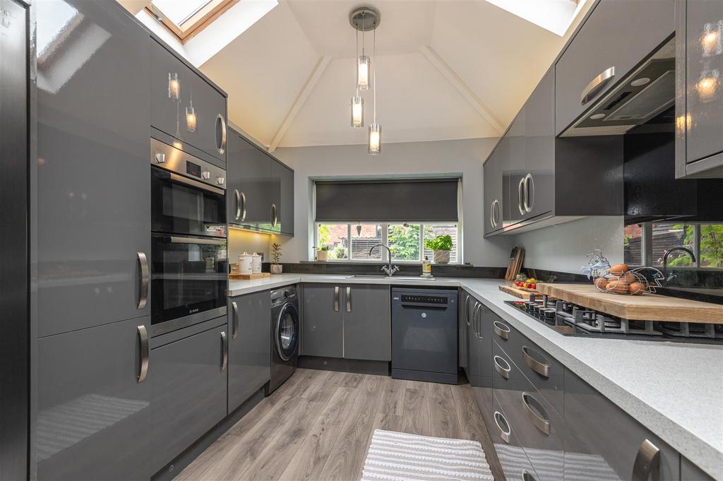 11 - 23 Barugh Lane S75 1 LH.jpg
