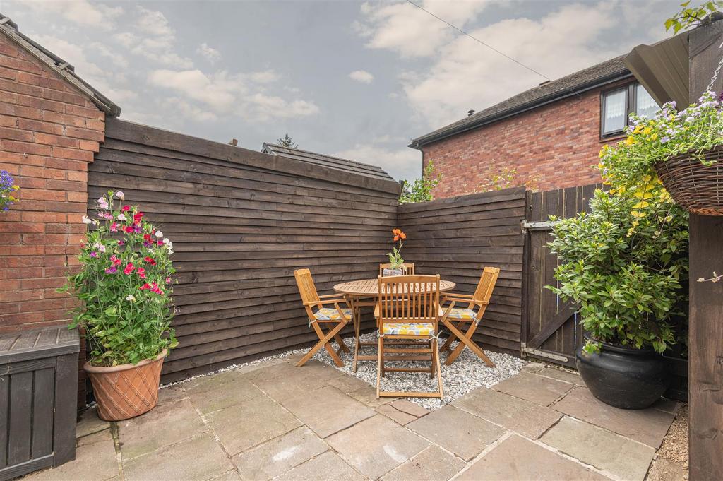 26 - 23 Barugh Lane S75 1 LH.jpg