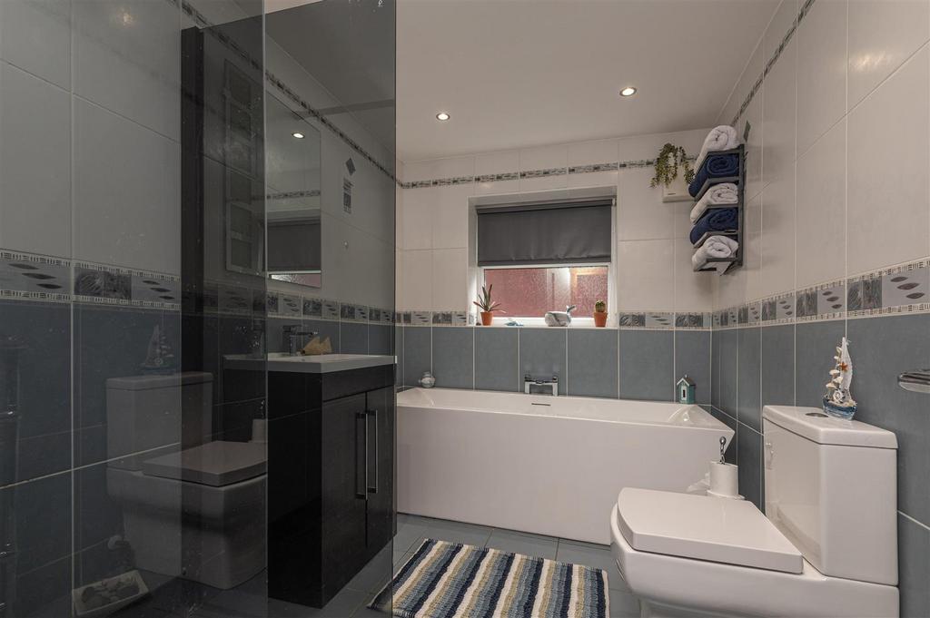 33 - 23 Barugh Lane S75 1 LH.jpg