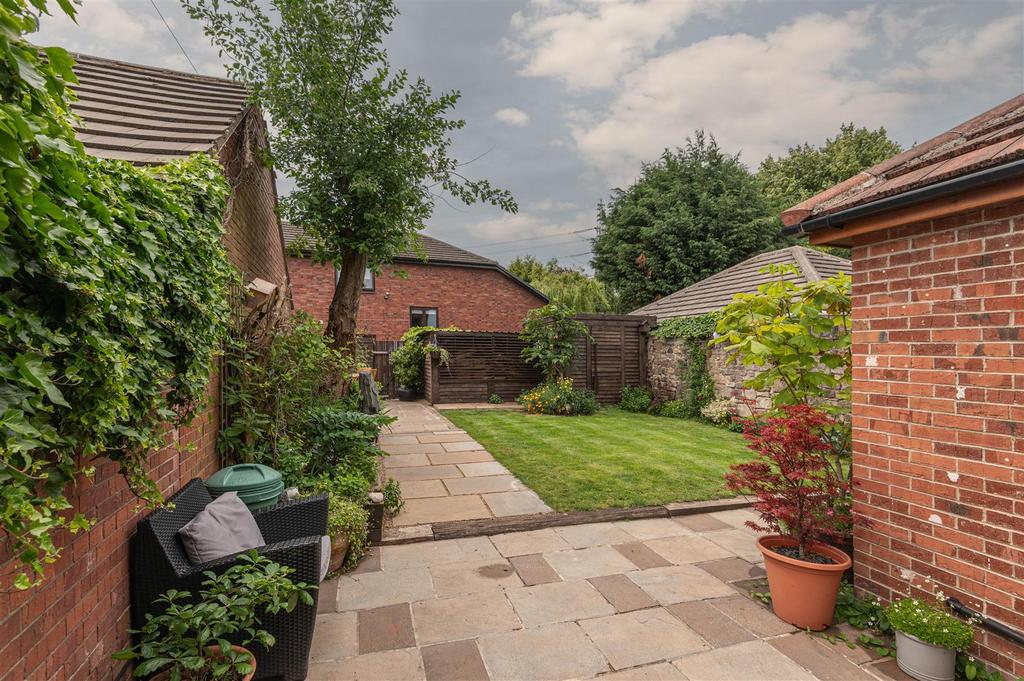 22 - 23 Barugh Lane S75 1 LH.jpg