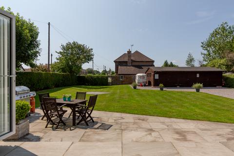3 bedroom detached house for sale, Park Road, Smallfield, Surrey, RH6
