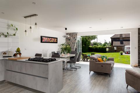 3 bedroom detached house for sale, Park Road, Smallfield, Surrey, RH6