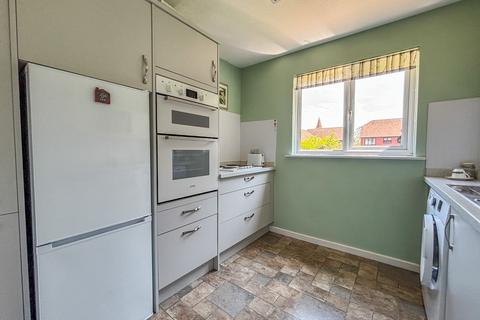 2 bedroom flat for sale, Market Road, Battle, TN33