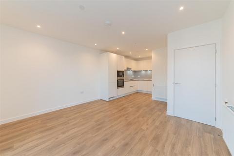 2 bedroom flat to rent, Ridgeway View, London