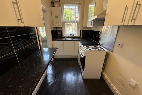 2 bedroom terraced house to rent, Harewood Street,  Bradford, BD3