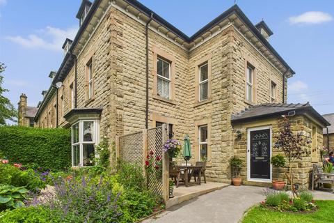 Hardwick Square South, Buxton