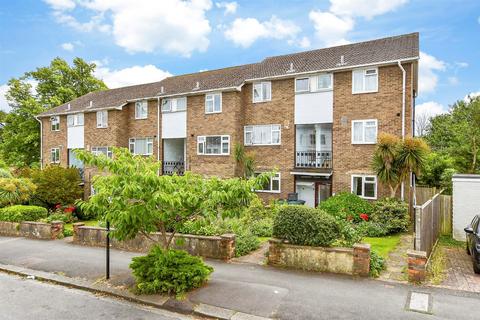 2 bedroom ground floor flat for sale