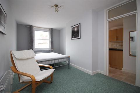 Studio to rent, Monmouth Place, City Centre