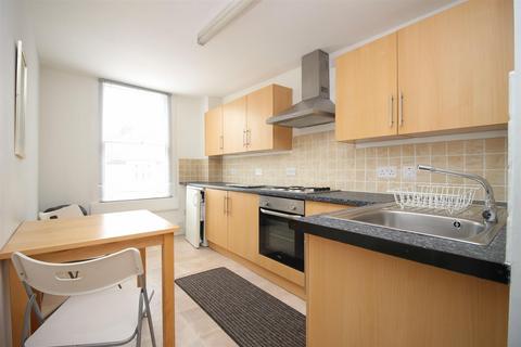 Studio to rent, Monmouth Place, City Centre