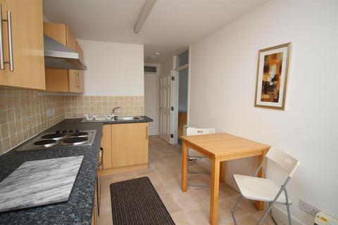 Studio to rent, Monmouth Place, City Centre