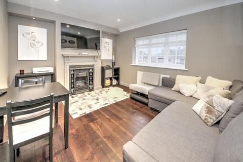 2 bedroom maisonette to rent, Hill Top, Hampstead Garden Suburb, London, NW11