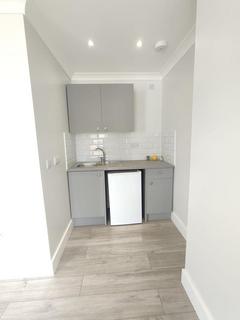 Studio to rent, Green Lanes, N16 9DA