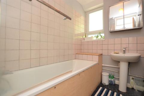 3 bedroom flat to rent, Turnham Road Brockley SE4