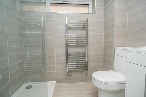 2 Redcliffe Drive, Wombourne, Wolverhampton, WV5 0JE