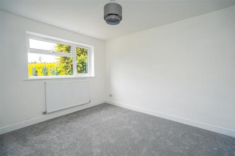 2 Redcliffe Drive, Wombourne, Wolverhampton, WV5 0JE
