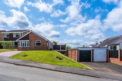 2 Redcliffe Drive, Wombourne, Wolverhampton, WV5 0JE