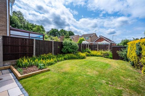 2 Redcliffe Drive, Wombourne, Wolverhampton, WV5 0JE