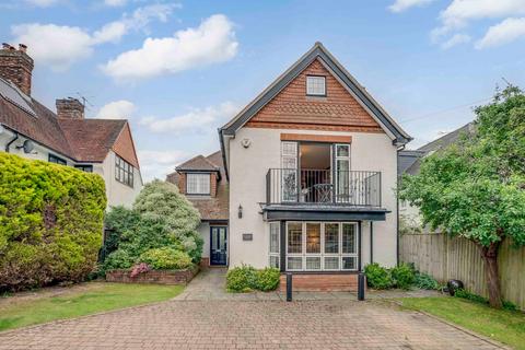 Bassetsbury Lane, High Wycombe HP11