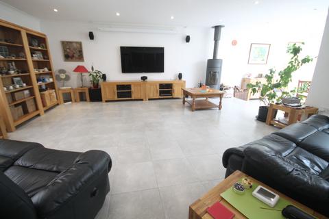 4 bedroom detached bungalow for sale, Haslemere leafy setting