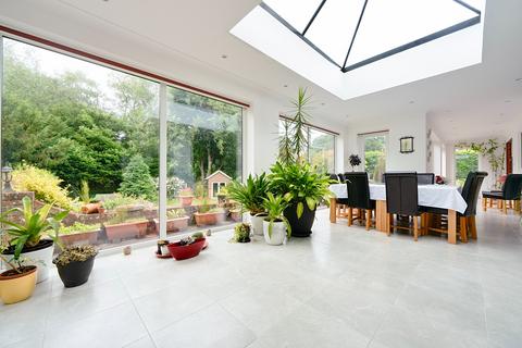 4 bedroom detached bungalow for sale, Haslemere leafy setting