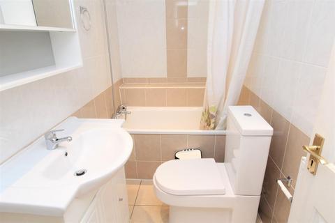 3 bedroom apartment to rent, Royal College Street, London NW1