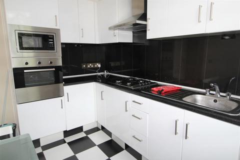 3 bedroom apartment to rent, Royal College Street, London NW1
