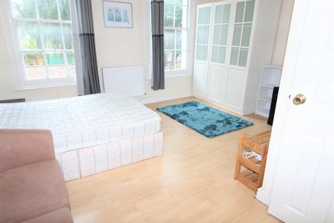 3 bedroom apartment to rent, Royal College Street, London NW1
