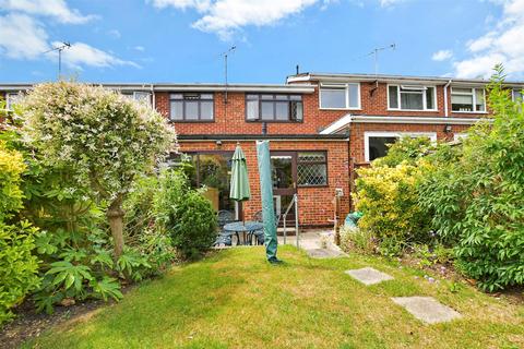 3 bedroom terraced house for sale, High Meadows, Chigwell, Essex